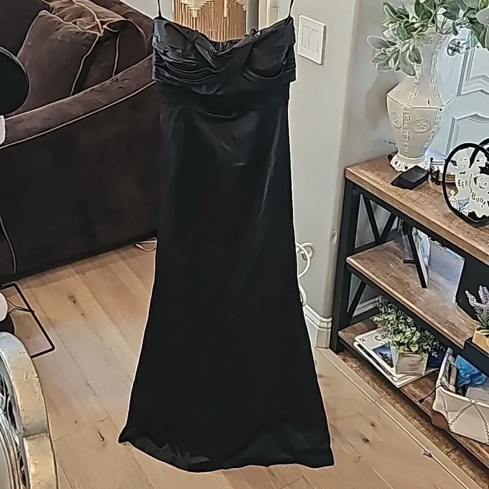 Black satin sleevless formal dress size 4 NWT BCBGeneration